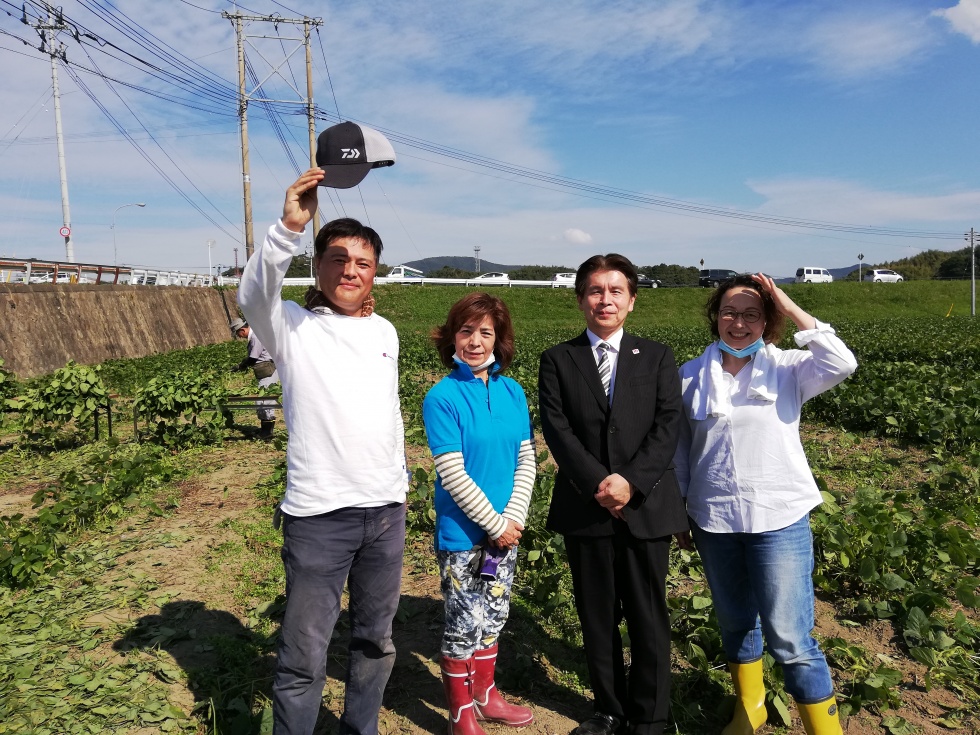 キヨミドリ生枝豆収穫での記念写真